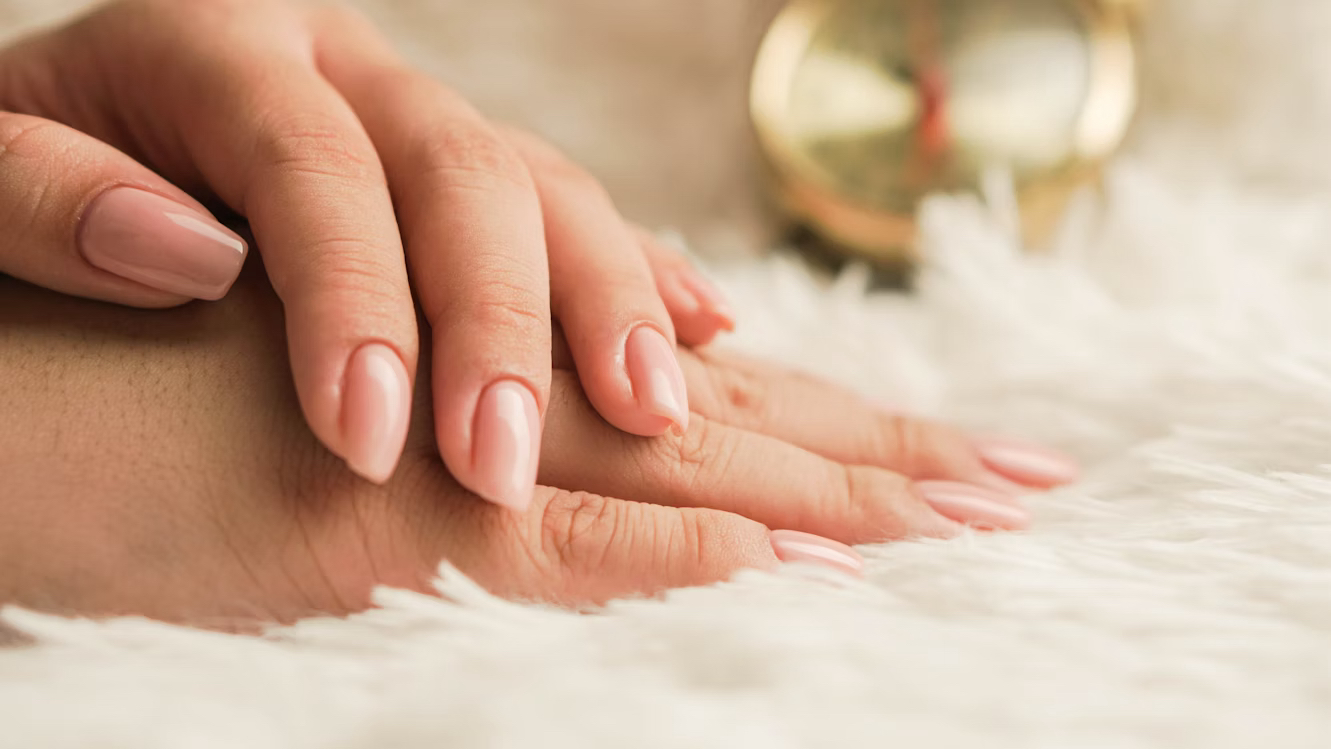 Profesionalna manikura in nega rok v salonu Zoja Beauty