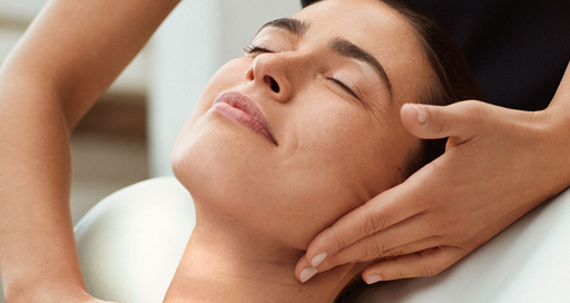 Nega obraza in dekolteja z masažo vratu v salonu Zoja Beauty
