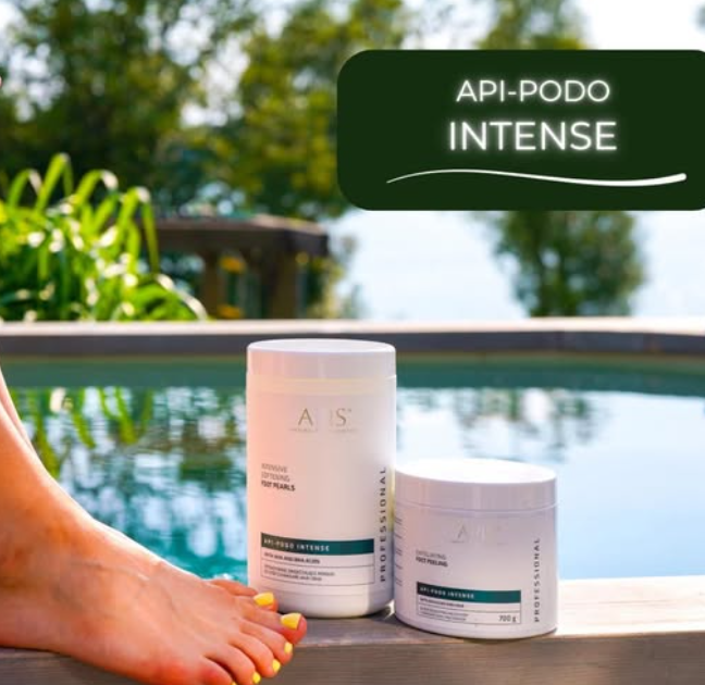Klasična pedikura z APIS Apipodo nego v salonu Zoja Beauty